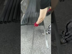 Badanie jakości pręta węglowego krzemu w fabryce